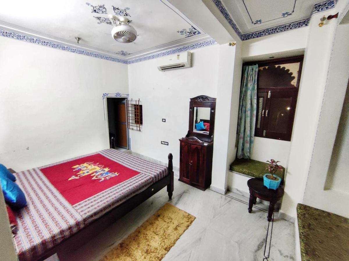 Whereabout Hostel Удайпур Екстериор снимка