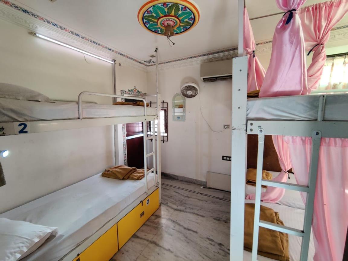 Whereabout Hostel Удайпур Екстериор снимка