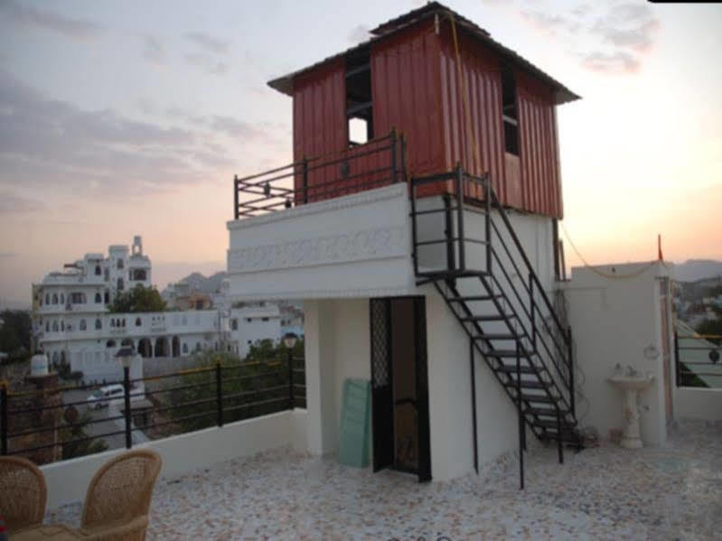 Whereabout Hostel Удайпур Екстериор снимка