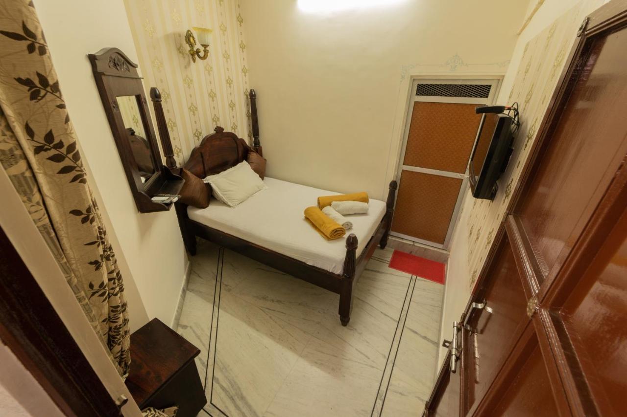 Whereabout Hostel Удайпур Екстериор снимка